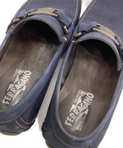Salvatore Ferragamo（サルヴァトーレ フェラガモ）Salvatore Ferragamo (サルヴァトーレ フェラガモ) ドライビングシューズ ネイビー サイズ:7 1/2の古着・服飾アイテム