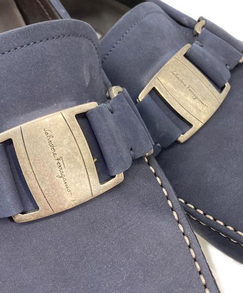 Salvatore Ferragamo（サルヴァトーレ フェラガモ）Salvatore Ferragamo (サルヴァトーレ フェラガモ) ドライビングシューズ ネイビー サイズ:7 1/2の古着・服飾アイテム