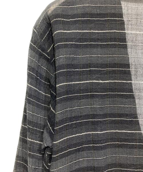 ISSEY MIYAKE PERMANENTE（イッセイミヤケ ペルマネンテ）ISSEY MIYAKE PERMANENTE (イッセイミヤケ ペルマネンテ) カシュクールシャツ グレー サイズ:Mの古着・服飾アイテム