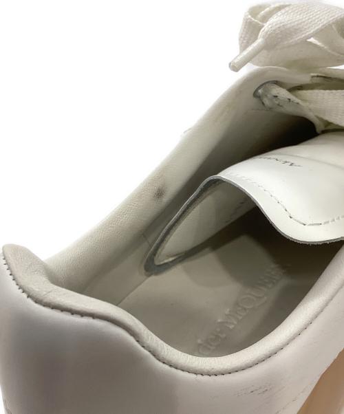 ALEXANDER McQUEEN（アレキサンダーマックイーン）ALEXANDER McQUEEN (アレキサンダーマックイーン) ローカットスニーカー ホワイト サイズ:39の古着・服飾アイテム