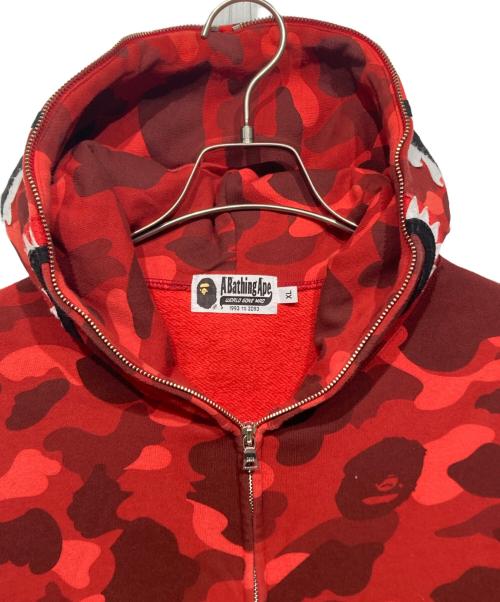 A BATHING APE（アベイシングエイプ）A BATHING APE (アベイシングエイプ) Color Camo Shark Full Zip Hoodie レッド サイズ:XLの古着・服飾アイテム