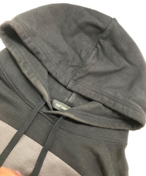 RAF SIMONS（ラフシモンズ）RAF SIMONS (ラフシモンズ) Classic Hoodie Christiane&Detlef ブラック サイズ:Mの古着・服飾アイテム