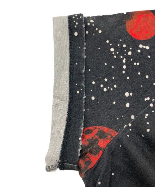 GUCCI（グッチ）GUCCI (グッチ) スネークスペースプリントTシャツ　457936-X3G51 ブラック サイズ:Lの古着・服飾アイテム