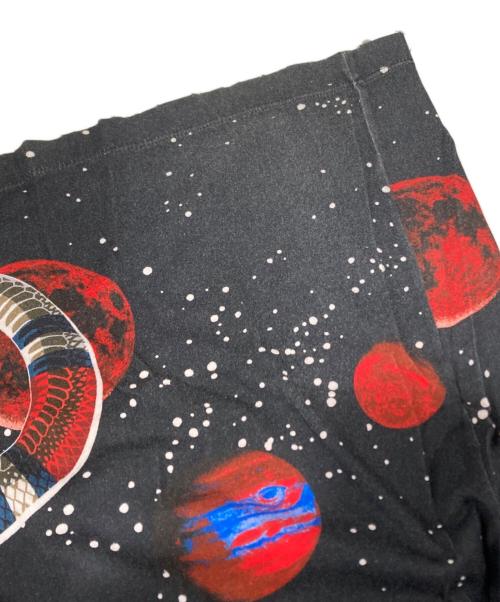 GUCCI（グッチ）GUCCI (グッチ) スネークスペースプリントTシャツ　457936-X3G51 ブラック サイズ:Lの古着・服飾アイテム