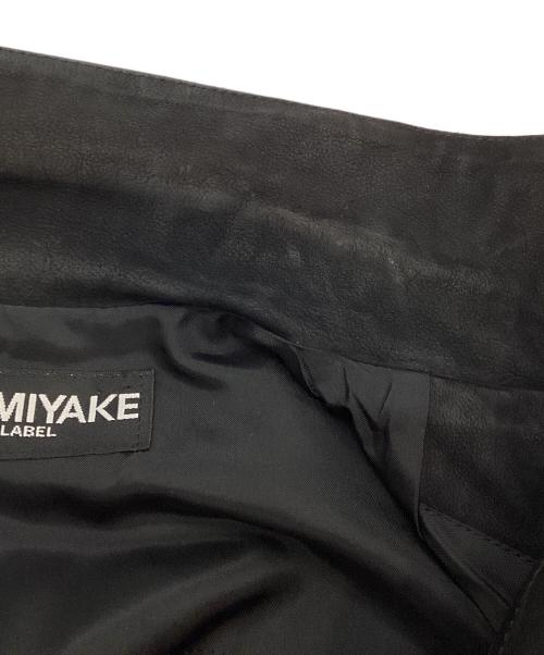 ISSEY MIYAKE（イッセイミヤケ）ISSEY MIYAKE (イッセイミヤケ) 比翼 カウレザージャケット ブラック サイズ:2の古着・服飾アイテム