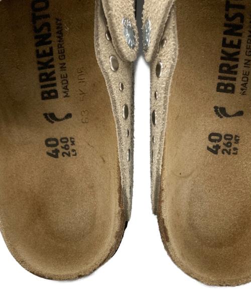 BIRKENSTOCK（ビルケンシュトック）BIRKENSTOCK (ビルケンシュトック) Boston Rivet LEVE Taupe 1030418 ベージュ サイズ:US8の古着・服飾アイテム
