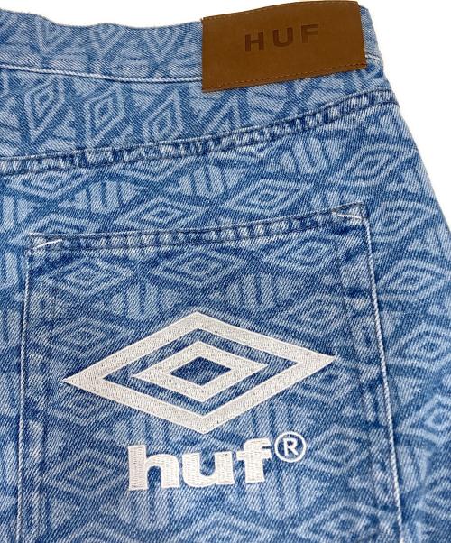 HUF（ハフ）HUF (ハフ) UMBRO (アンブロ) 総柄デニムパンツ インディゴ サイズ:32の古着・服飾アイテム