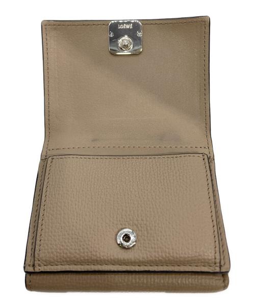 LOEWE（ロエベ）LOEWE (ロエベ) アナグラム トライフォールド ウォレット ベージュの古着・服飾アイテム