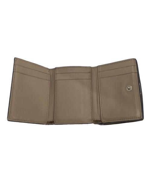 LOEWE（ロエベ）LOEWE (ロエベ) アナグラム トライフォールド ウォレット ベージュの古着・服飾アイテム