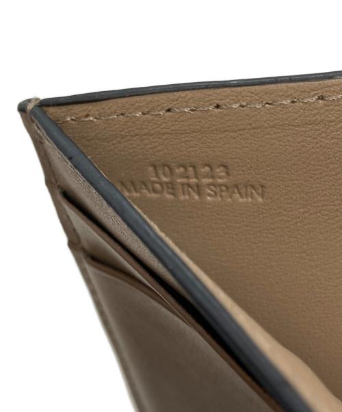 LOEWE（ロエベ）LOEWE (ロエベ) アナグラム トライフォールド ウォレット ベージュの古着・服飾アイテム