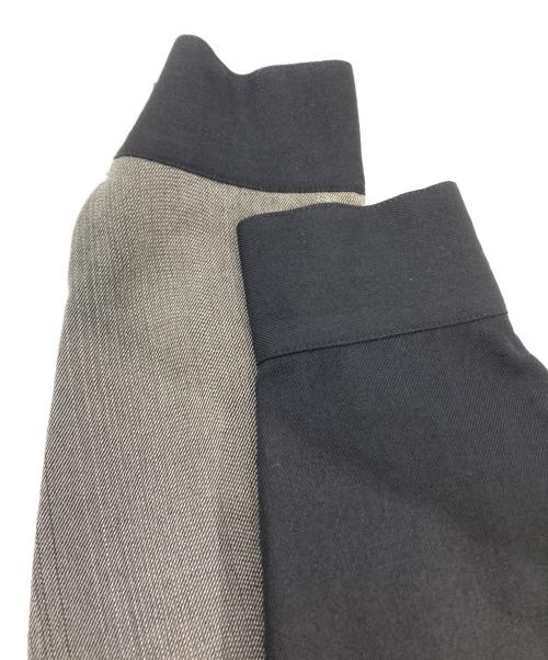 ISSEY MIYAKE（イッセイミヤケ）ISSEY MIYAKE (イッセイミヤケ) デザインプルオーバーシャツ ブラック×グレー サイズ:Mの古着・服飾アイテム