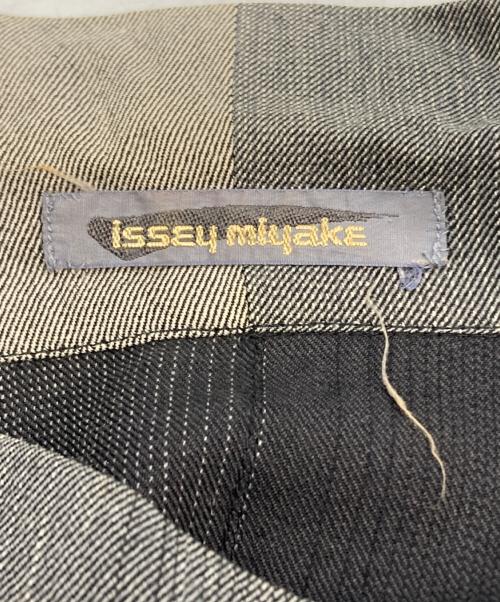ISSEY MIYAKE（イッセイミヤケ）ISSEY MIYAKE (イッセイミヤケ) デザインプルオーバーシャツ ブラック×グレー サイズ:Mの古着・服飾アイテム