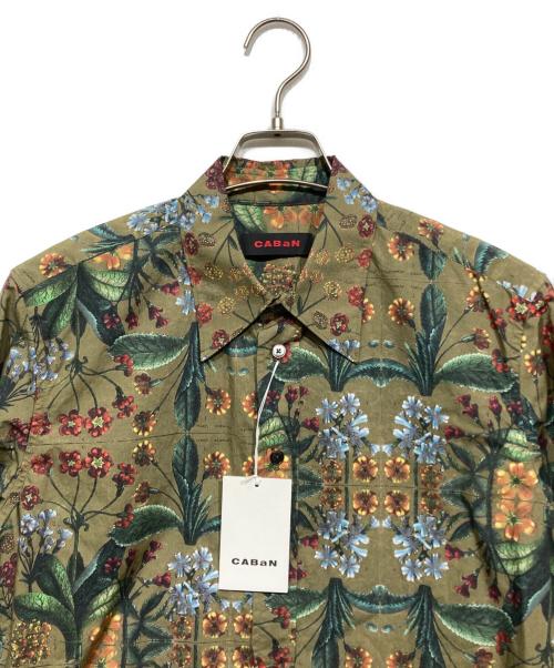 CABAN（キャバン）CABaN (キャバン) コットン パレルモフラワープリントレギュラーシャツ オリーブ サイズ:Sの古着・服飾アイテム