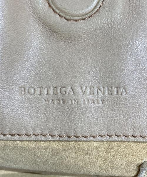 BOTTEGA VENETA（ボッテガベネタ）BOTTEGA VENETA (ボッテガベネタ) イントレチャート ミディアム カンパーナバッグ ベージュの古着・服飾アイテム