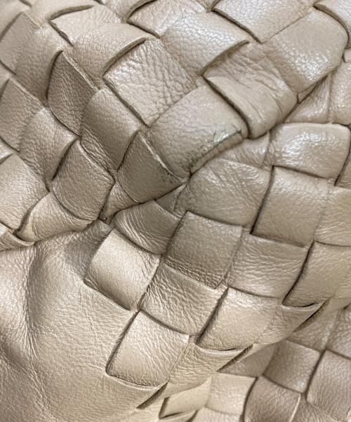 BOTTEGA VENETA（ボッテガベネタ）BOTTEGA VENETA (ボッテガベネタ) イントレチャート ミディアム カンパーナバッグ ベージュの古着・服飾アイテム