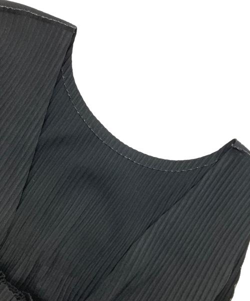 me ISSEY MIYAKE（ミーイッセイ ミヤケ）me ISSEY MIYAKE (ミーイッセイ ミヤケ) ノースリーブプリーツブラウス ブラック サイズ:不明の古着・服飾アイテム