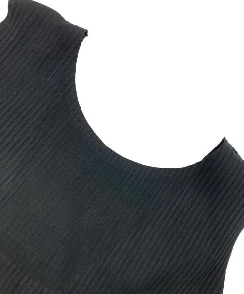 me ISSEY MIYAKE（ミーイッセイ ミヤケ）me ISSEY MIYAKE (ミーイッセイ ミヤケ) ノースリーブプリーツブラウス ブラック サイズ:不明の古着・服飾アイテム