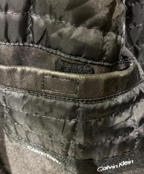 Calvin Klein（カルバンクライン）Calvin Klein (カルバンクライン) ハイネックレザーブルゾン ブラック サイズ:Mの古着・服飾アイテム