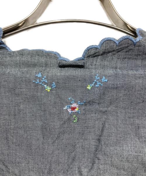 45R（フォーティファイブ・アール）45R (フォーティファイブ・アール) タペットダンプダンガリーのハンカチーフ刺繍ドレス インディゴ サイズ:2の古着・服飾アイテム