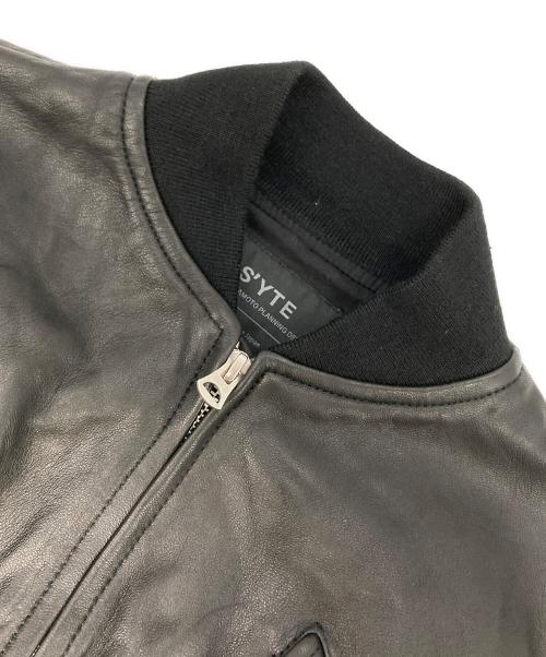 s'yte（サイト）s'yte (サイト) SEMI-VEGETABLE TANNED SHEEP LEATHER CROPPED BOMBER JACKET ブラック サイズ:2の古着・服飾アイテム