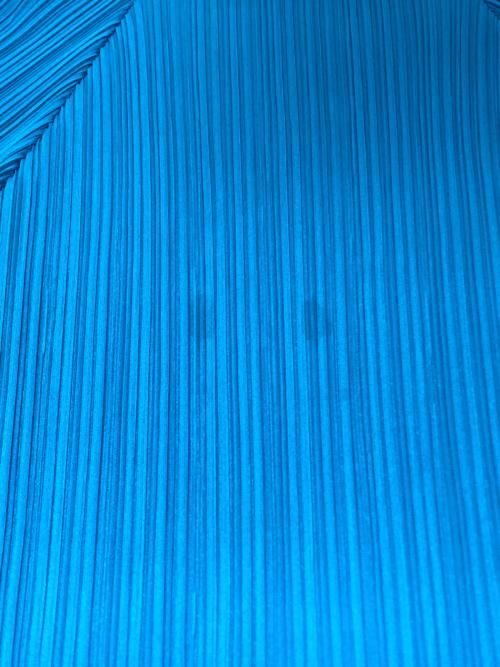 PLEATS PLEASE（プリーツプリーズ）PLEATS PLEASE (プリーツプリーズ) ボートネック長袖プリーツワンピース ブルー サイズ:4の古着・服飾アイテム
