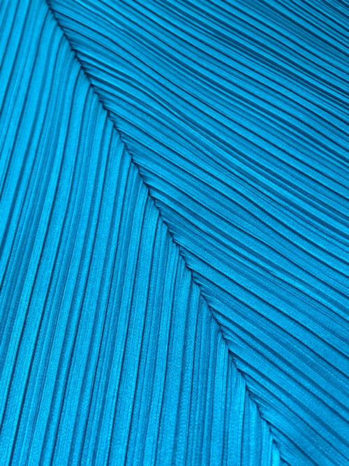 PLEATS PLEASE（プリーツプリーズ）PLEATS PLEASE (プリーツプリーズ) ボートネック長袖プリーツワンピース ブルー サイズ:4の古着・服飾アイテム