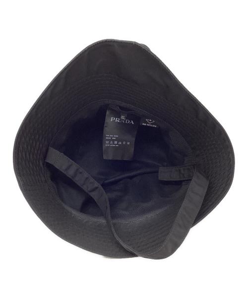 PRADA（プラダ）PRADA (プラダ) トライアングルロゴ Re-Nylon バケットハット ブラック サイズ:XLの古着・服飾アイテム