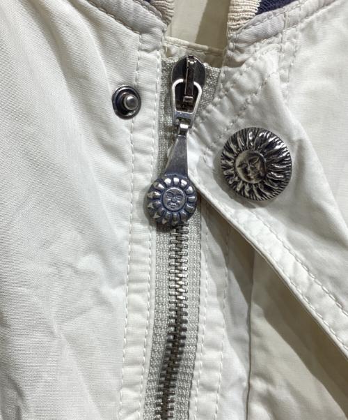 VERSACE Sport（ヴェルサーチ スポーツ）VERSACE Sport (ヴェルサーチ スポーツ) メデューサボタン ジップブルゾン アイボリー サイズ:52の古着・服飾アイテム
