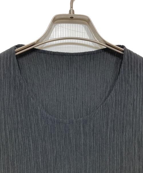 ISSEY MIYAKE（イッセイミヤケ）ISSEY MIYAKE (イッセイミヤケ) プリーツノースリーブワンピース ブラック サイズ: Sの古着・服飾アイテム