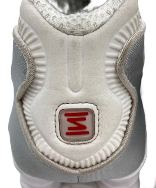 NIKE（ナイキ）NIKE (ナイキ) WMNS SHOX TL ローカットスニーカー（ウィメンズ ショックス TL ローカットスニーカー） ホワイト×グレー サイズ:28の古着・服飾アイテム