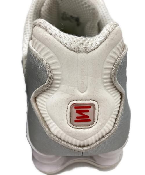 NIKE（ナイキ）NIKE (ナイキ) WMNS SHOX TL ローカットスニーカー（ウィメンズ ショックス TL ローカットスニーカー） ホワイト×グレー サイズ:28の古着・服飾アイテム