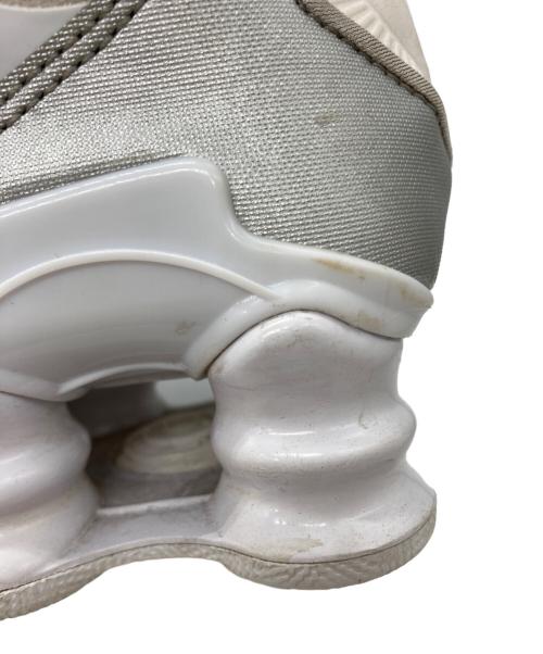 NIKE（ナイキ）NIKE (ナイキ) WMNS SHOX TL ローカットスニーカー（ウィメンズ ショックス TL ローカットスニーカー） ホワイト×グレー サイズ:28の古着・服飾アイテム