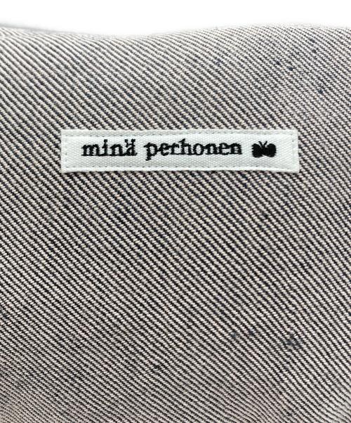 mina perhonen（ミナ ペルホネン）mina perhonen (ミナ ペルホネン) LUEURボディバッグ（リュールボディバッグ） グレーの古着・服飾アイテム