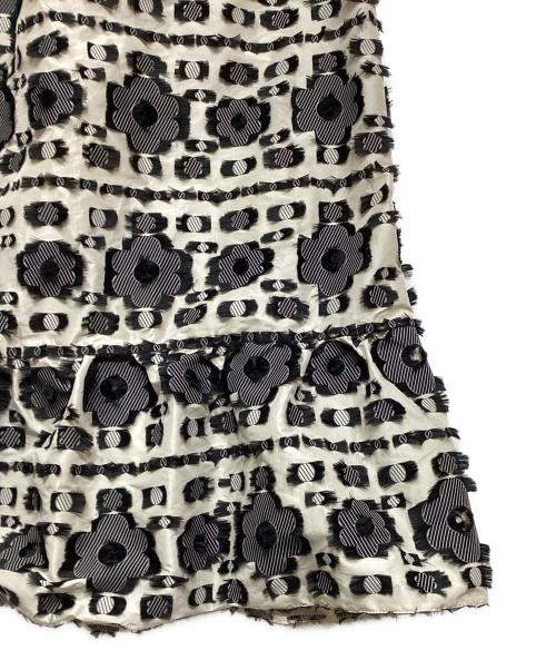RED VALENTINO（レッドヴァレンティノ）RED VALENTINO (レッドヴァレンティノ) 花柄スカート ブラック×ホワイト サイズ:40の古着・服飾アイテム