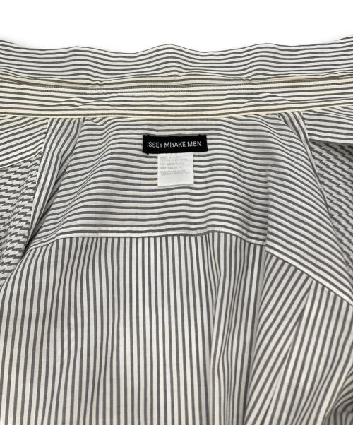 ISSEY MIYAKE MEN（イッセイミヤケメン）ISSEY MIYAKE MEN (イッセイミヤケメン) 比翼シャツ　ME26-FJ131 グレー サイズ:4の古着・服飾アイテム