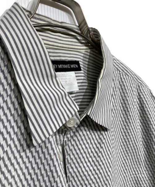 ISSEY MIYAKE MEN（イッセイミヤケメン）ISSEY MIYAKE MEN (イッセイミヤケメン) 比翼シャツ　ME26-FJ131 グレー サイズ:4の古着・服飾アイテム