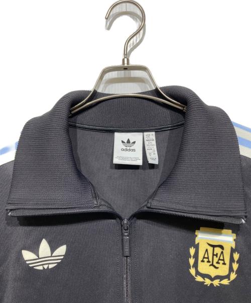 adidas（アディダス）adidas (アディダス) アルゼンチン ベッケンバウアー トラックトップ　IU2155 グレー サイズ:2XLの古着・服飾アイテム