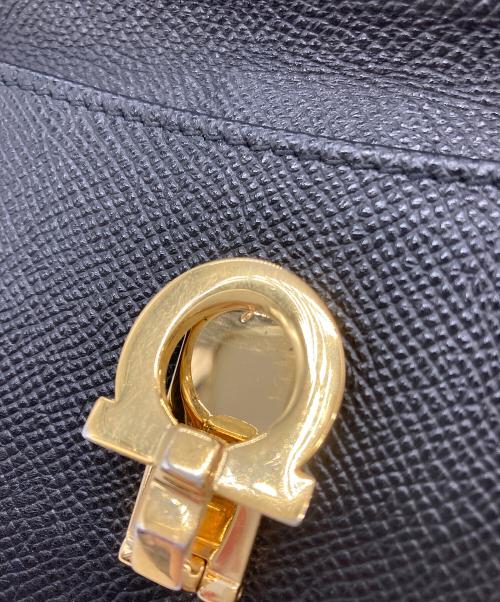Salvatore Ferragamo（サルヴァトーレ フェラガモ）Salvatore Ferragamo (サルヴァトーレ フェラガモ) ガンチーニ2つ折り財布 ブラックの古着・服飾アイテム