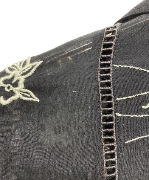 TODAYFUL（トゥデイフル）TODAYFUL (トゥデイフル) Embroidery Patchwork Shirts ブラック サイズ:Freeの古着・服飾アイテム