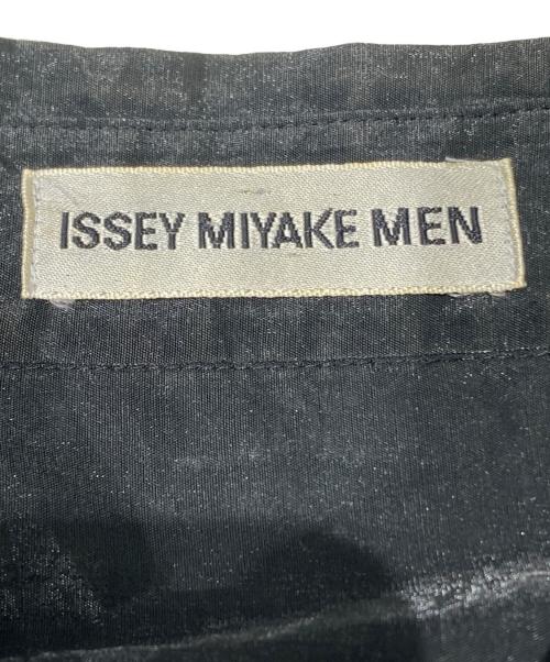 ISSEY MIYAKE MEN（イッセイミヤケメン）ISSEY MIYAKE MEN (イッセイミヤケメン) プリーツ切替長袖シャツ ブラック サイズ:Lの古着・服飾アイテム