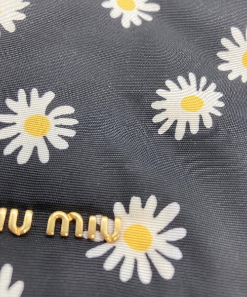 MIU MIU（ミュウミュウ）MIU MIU (ミュウミュウ) DAISY 花柄巾着ポーチ ブラックの古着・服飾アイテム