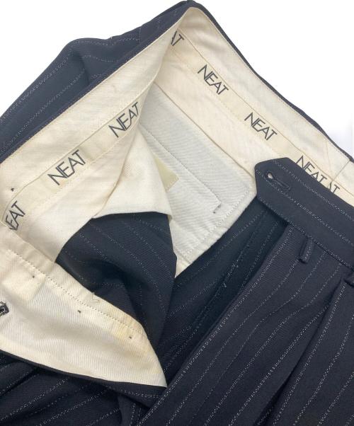 NEAT（ニート）NEAT (ニート) 2タックストライプスラックス ブラック サイズ:46の古着・服飾アイテム