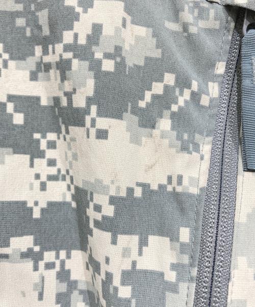 US ARMY（ユーエスアーミー）US ARMY (ユーエスアーミー) ソフトシェルウィンドジャケット グレー サイズ:Lの古着・服飾アイテム