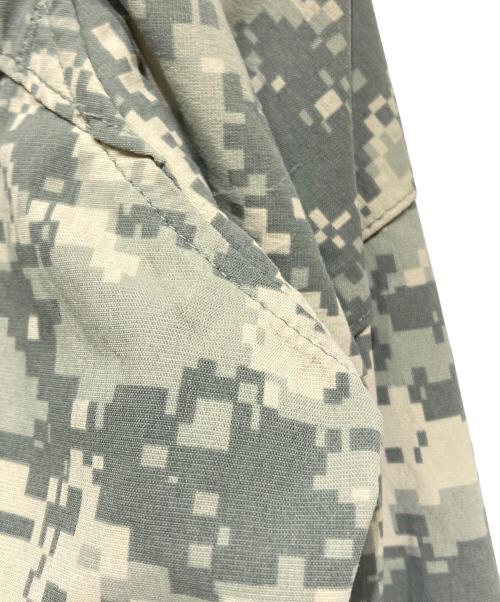 US ARMY（ユーエスアーミー）US ARMY (ユーエスアーミー) ソフトシェルウィンドジャケット グレー サイズ:Lの古着・服飾アイテム