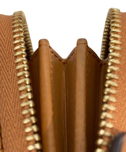 MCM（エムシーエム）MCM (エムシーエム) Aren Zip Around Wallet（アレン ジップ アラウンド ウォレット） ブラウン サイズ:　の古着・服飾アイテム