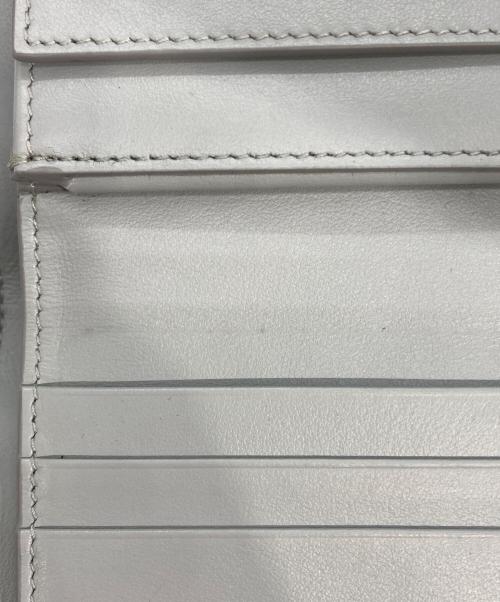CELINE（セリーヌ）CELINE (セリーヌ) トリオンフエンボス加工 スモール トリフォールドウォレット グレーの古着・服飾アイテム