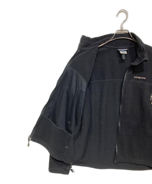 Patagonia（パタゴニア）Patagonia (パタゴニア) レギュレーターR3 フリースジャケット ブラック サイズ:Mの古着・服飾アイテム