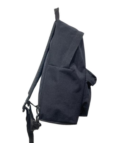 EASTPAK（イーストパック）EASTPAK (イーストパック) MM6 Maison Margiela (エムエムシックスメゾンマルジェラ) パデッド リバーシブル リュックサック ブラック×ホワイトの古着・服飾アイテム
