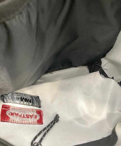 EASTPAK（イーストパック）EASTPAK (イーストパック) MM6 Maison Margiela (エムエムシックスメゾンマルジェラ) パデッド リバーシブル リュックサック ブラック×ホワイトの古着・服飾アイテム