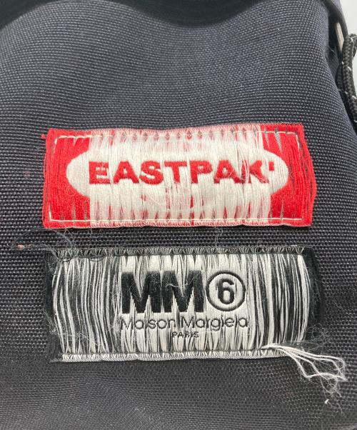 EASTPAK（イーストパック）EASTPAK (イーストパック) MM6 Maison Margiela (エムエムシックスメゾンマルジェラ) パデッド リバーシブル リュックサック ブラック×ホワイトの古着・服飾アイテム